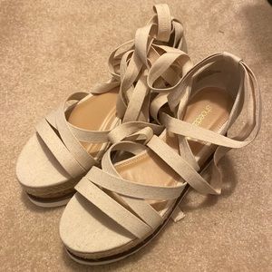 Women’s wedge shoe